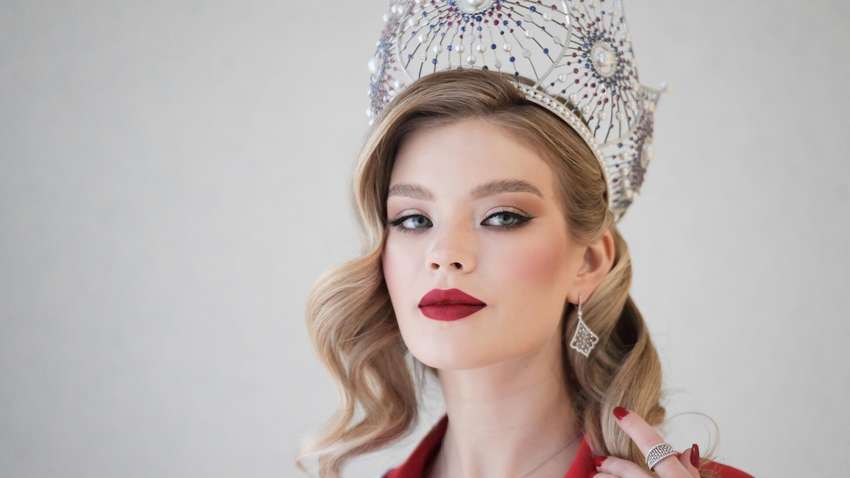 Черговий скандал на сцені "Міс Всесвіт": росіянка показала непристойний жест (ВІДЕО)