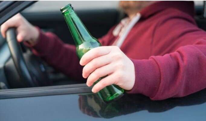 Выпивка в припаркованном авто: могут ли за это забрать водительское удостоверение Выпивка в припаркованном авто: могут ли за это забрать водительское удостоверение