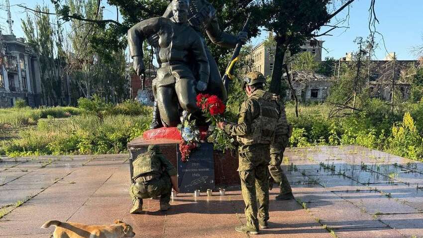 У Бахмуті окупанти продовжують відзначати свята і пам’ятні дати У Бахмуті окупанти продовжують відзначати свята і пам’ятні дати