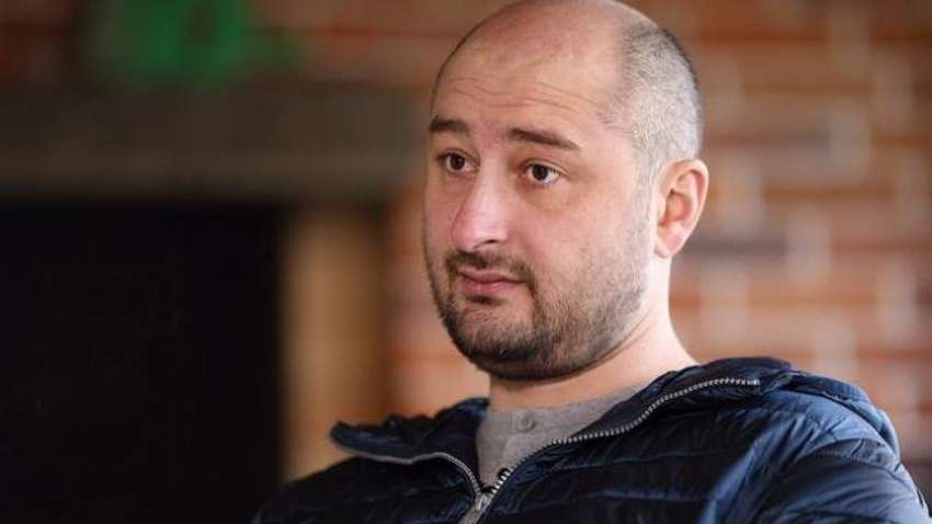 Через зміну влади, відомий російський блогер Бабченко покинув Україну