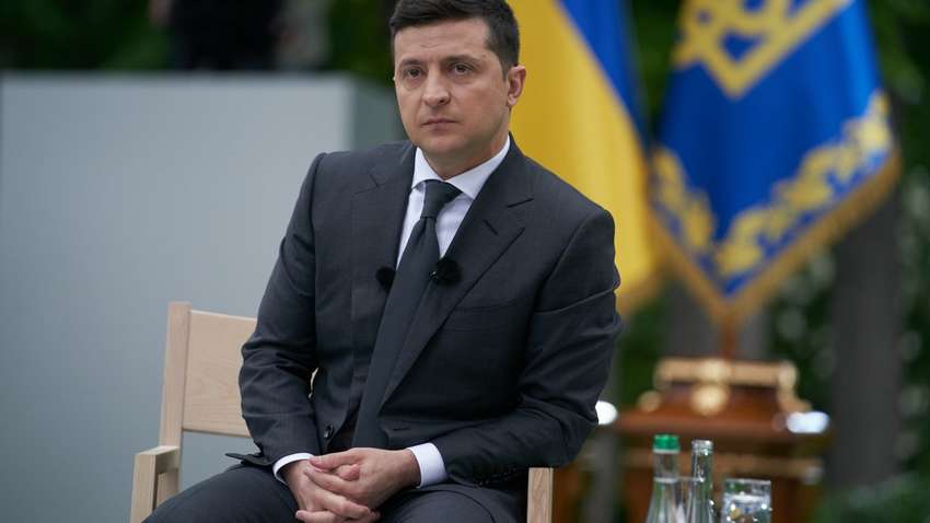 Пока добровольно: Зеленский рассказал, кто не имеет права отказаться от вакцины