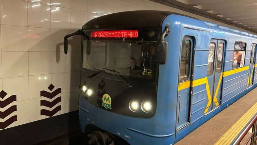 Ще не транспортний колапс, але вже близько: як у Києві курсуватимуть поїзди метро після ударів РФ