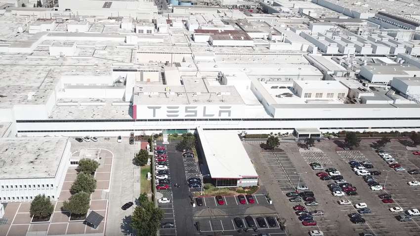 Илон Маск угрожает перенести штаб-квартиру Tesla из Калифорнии