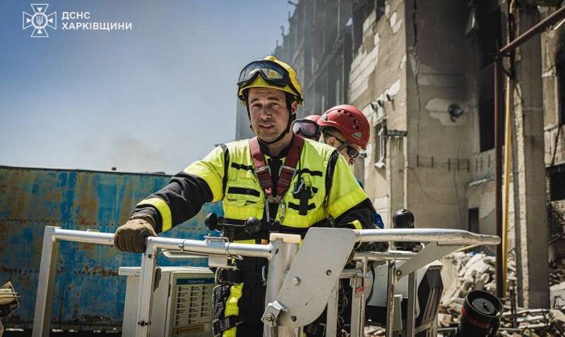 Спасатели разводят руками: что происходит в Харькове на третьи сутки после удара РФ