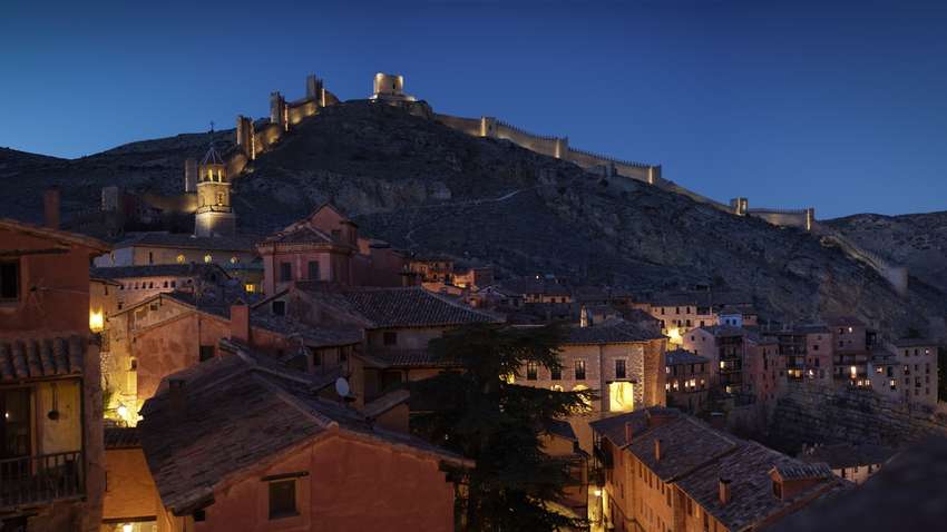 Мер іспанського міста пропонує сім'ям з усього світу безкоштовні будинки і роботу: що про це відомо