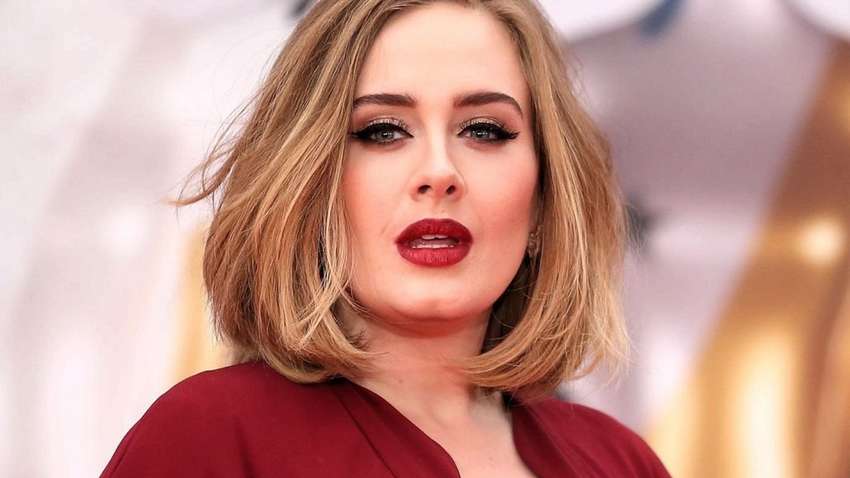 Співачка Адель вразила стрункою фігурою в міні-сукні