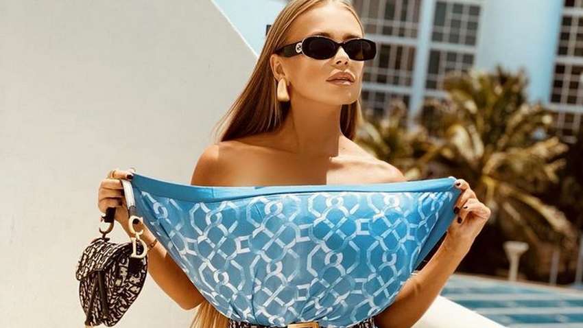 Українські знаменитості масово «одягаються» в подушки