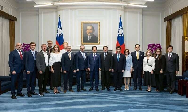 Настоящая пощечина Китаю: куда впервые за 20 лет совершили визит украинские нардепы