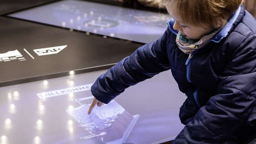 Американська компанія BTOD створила стіл, що виконує голосові команди