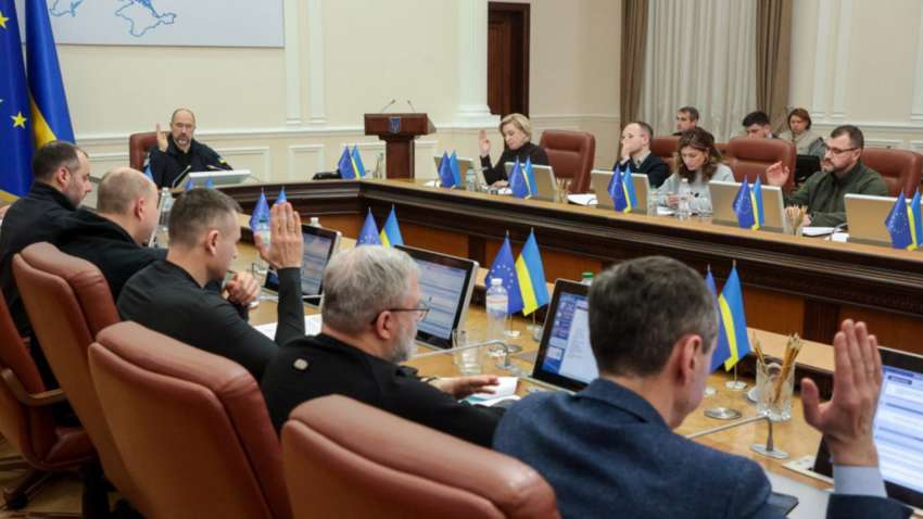 Зарплаты всех украинских министров: кто получил более миллиона