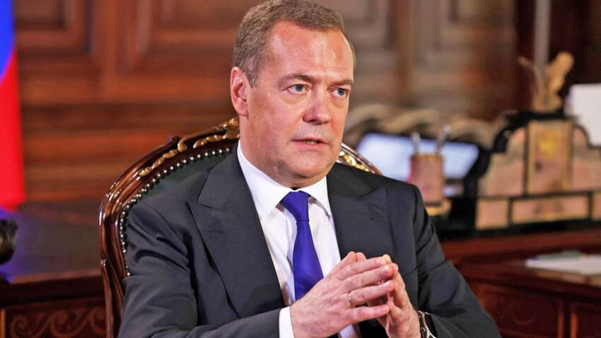 Дипломатия Медведева пробила очередное дно: уже "решил" дальнейшую судьбу Зеленского