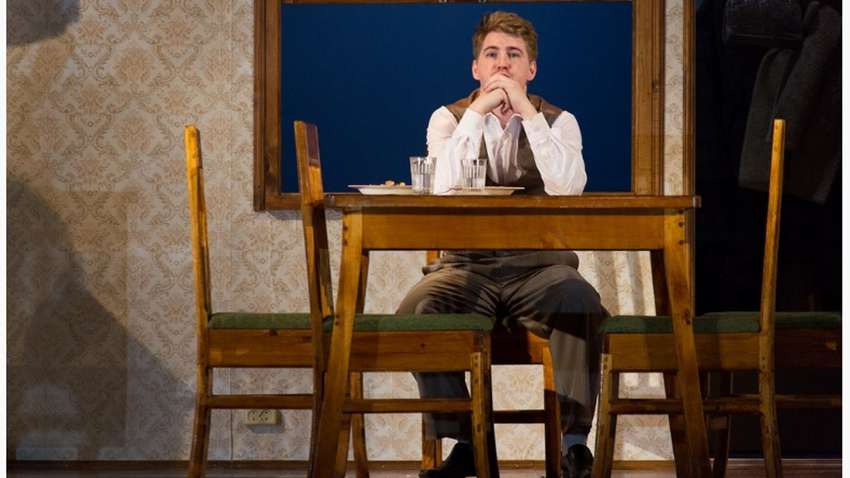 Російський актор порізав собі вени перед натовпом глядачів (ФОТО)