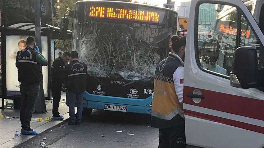 В Стамбуле водитель автобуса сошел с ума из-за ДТП и напал на людей с ножом 