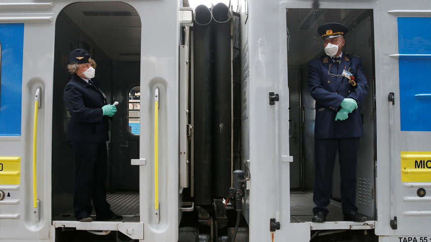 З наступного понеділка «Укрзалізниця» призупиняє продаж квитків з деяких станцій через коронавірус З наступного понеділка «Укрзалізниця» призупиняє продаж квитків з деяких станцій через коронавірус