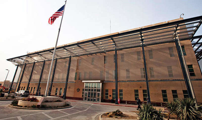 Посольство США в Багдаде оградили бетонной стеной