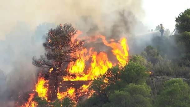 Українців просять утриматися від поїздок в Каталонію