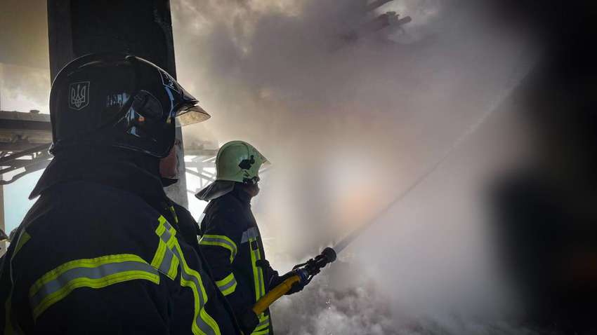 Ракетная атака на Украину: спасатели сообщили, сколько людей погибло Ракетная атака на Украину: спасатели сообщили, сколько людей погибло