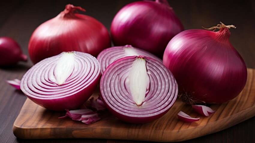 Захищає від застуди і не тільки: ці факти про користь червоної цибулі змусять здивуватися  