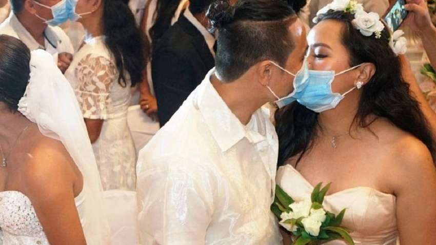 Всупереч коронавірусу: більше 200 пар в масках одружилися на Філіппінах (відео)