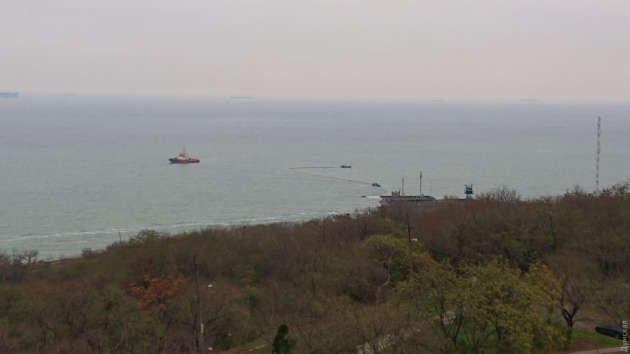 Під Одесою намагаються уникнути катастрофи через витік нафтопродуктів із танкера "Делфі"