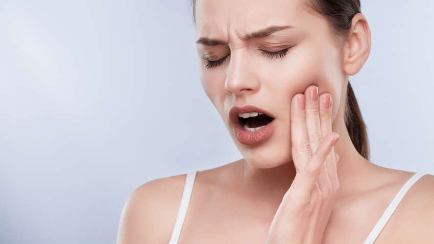 Как справиться с зубной болью: названы лучшие способы