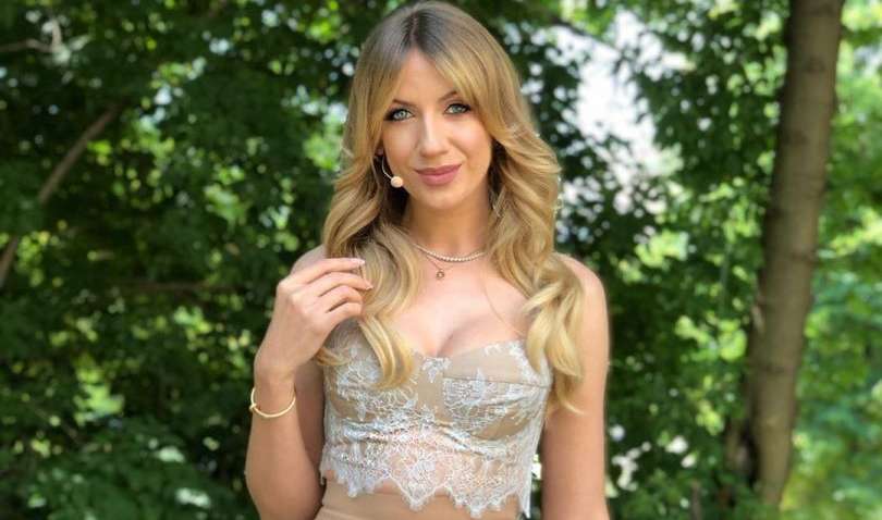 "Вот и лето прошло": Леся Никитюк очаровала ярким образом 