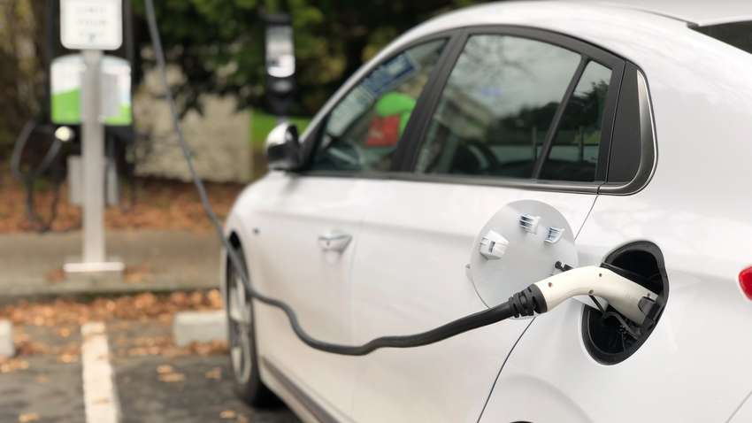 Продажі електромобілів в Україні впали в 14 разів