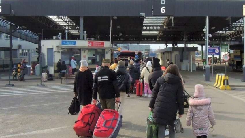 Украинские беженцы предпочитают работать в Западной Европе: что это значит для Польши