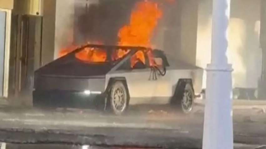 Штучний інтелект допоміг підірвати Tesla Cybertruck у США Штучний інтелект допоміг підірвати Tesla Cybertruck у США