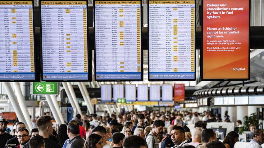 В Амстердамі тривають затримки авіарейсів: в аеропорту ночували 1300 пасажирів