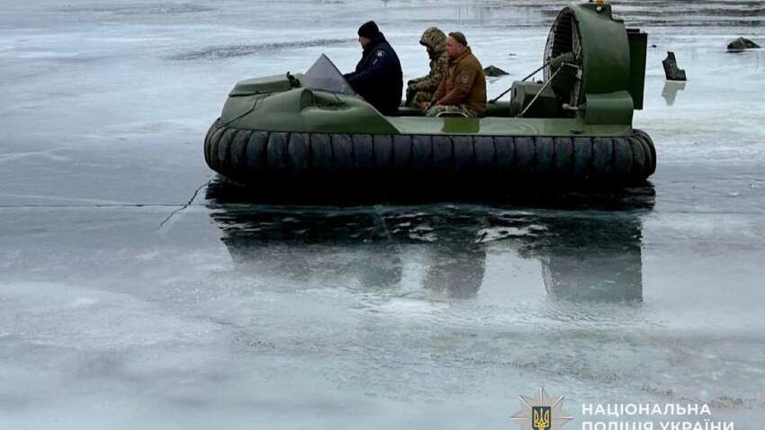 Небезпека на замерзлому Дніпрі: смертельну знахідку виявили на кризі Небезпека на замерзлому Дніпрі: смертельну знахідку виявили на кризі