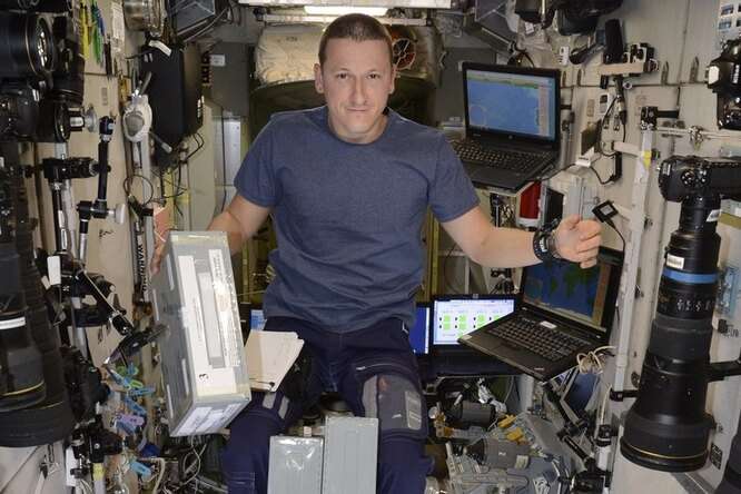 Космонавт показал, чем питаются на МКС (Видео) Космонавт показал, чем питаются на МКС (Видео)