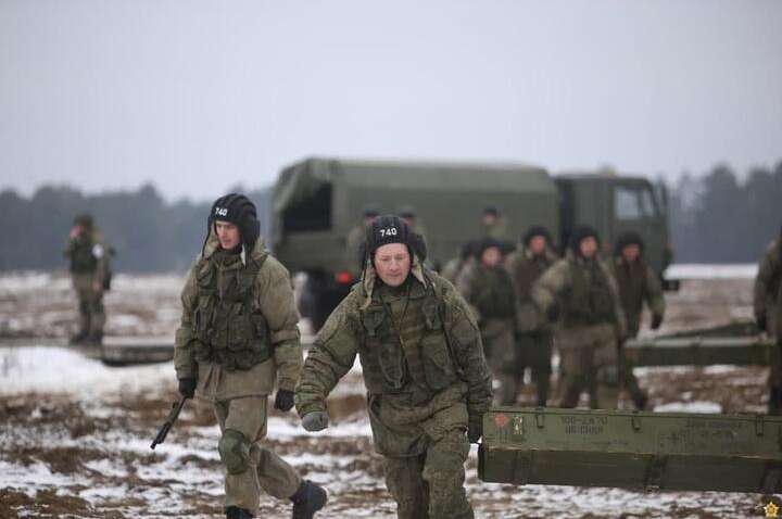 Британская разведка предупреждает – РФ продолжает наращивать войска на границе с Украиной