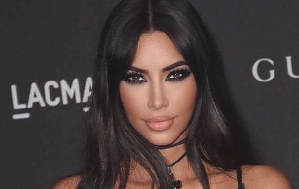 Притворяется чернокожей: в Ким Кардашьян посыпались новые обвинения
