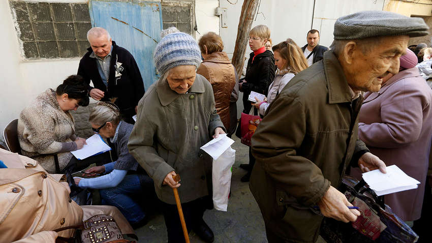 Пенсии для жителей ОРДЛО: почему депутаты провалили законопроект