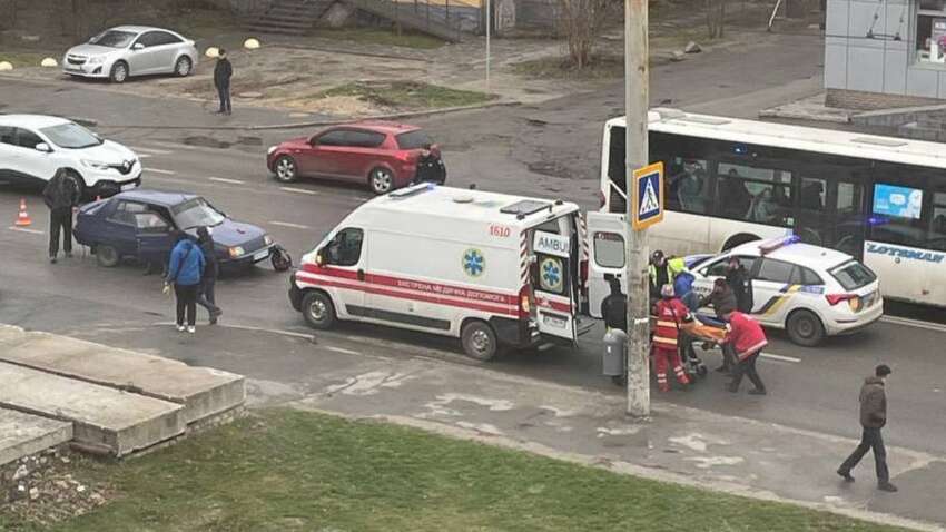 У Дніпрі збили вагітну жінку з дітьми: постраждалій зробили кесарів розтин