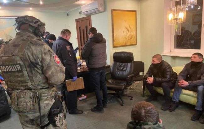 Винницкая бизнес-вумен не захотела возвращать залог по кредиту и устроила «оборону» здания