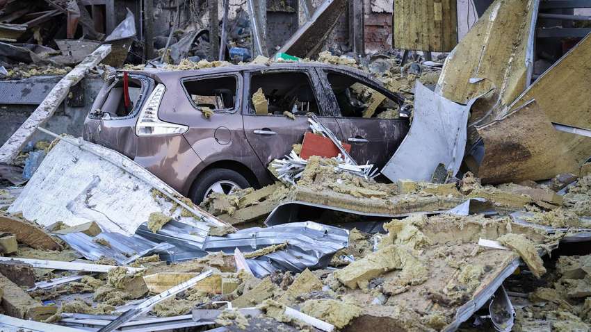 Авіабомби по Харкову влучили в будинок, хлібозавод та дитячий майданчик (ФОТО, ВІДЕО)