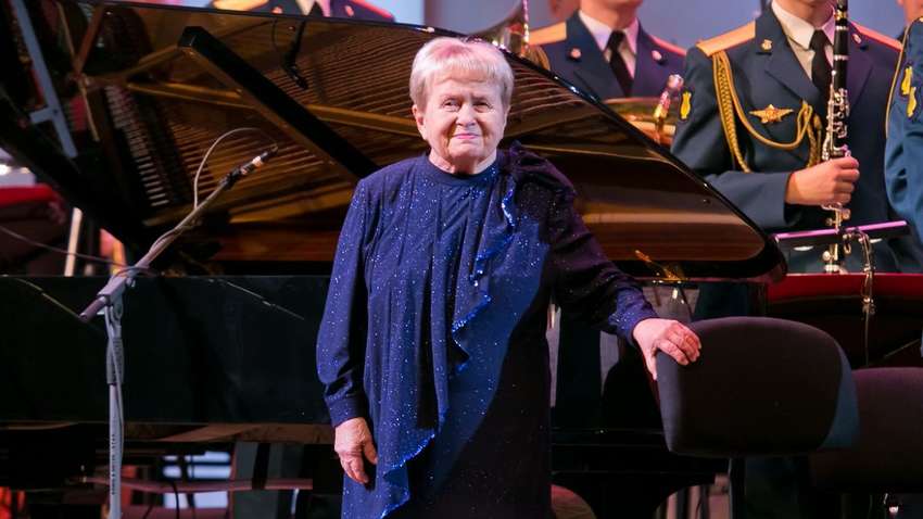 Народная артистка СССР в своем лицемерном шоу использовала детей из Донбасса