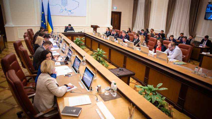 «Гальмуючий потяг», «підтримка» та «штатний режим»: реакція міністрів на заяву Гончарука про відставку