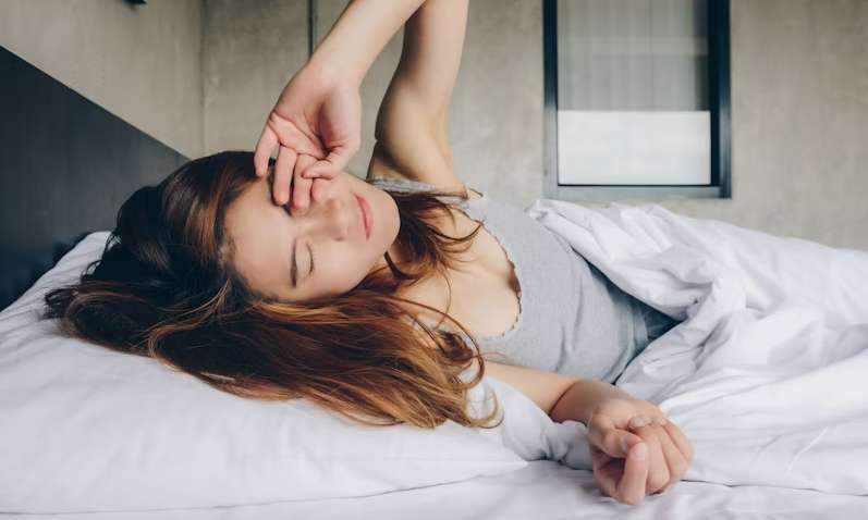 Идеальная поза для сна от NASA: помогает от бессонницы и храпа