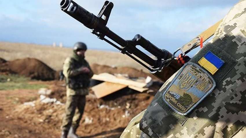 На Донбасі не вщухають обстріли: четверо бійців ВСУ поранені