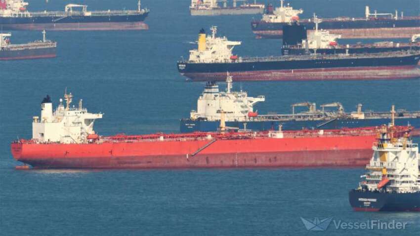 Танкер із російською нафтою розвернувся у Балтійському морі після введення санкцій США