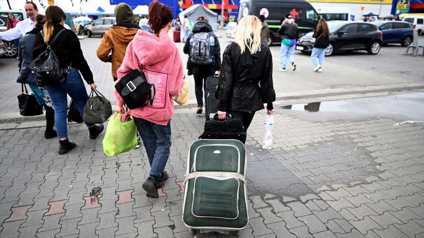 Соседняя страна готовится к новой волне беженцев из Украины: что известно