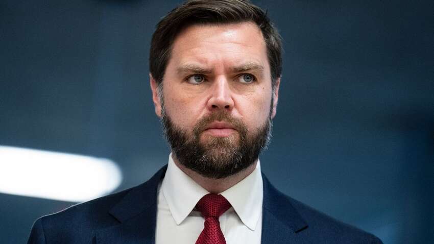 Вэнс посетит Гренландию, чтобы "проверить, как там дела"