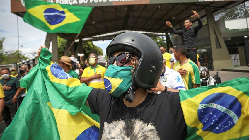 Протесты в Бразилии: как народный любимец Болсонару стал изгоем Протесты в Бразилии: как народный любимец Болсонару стал изгоем