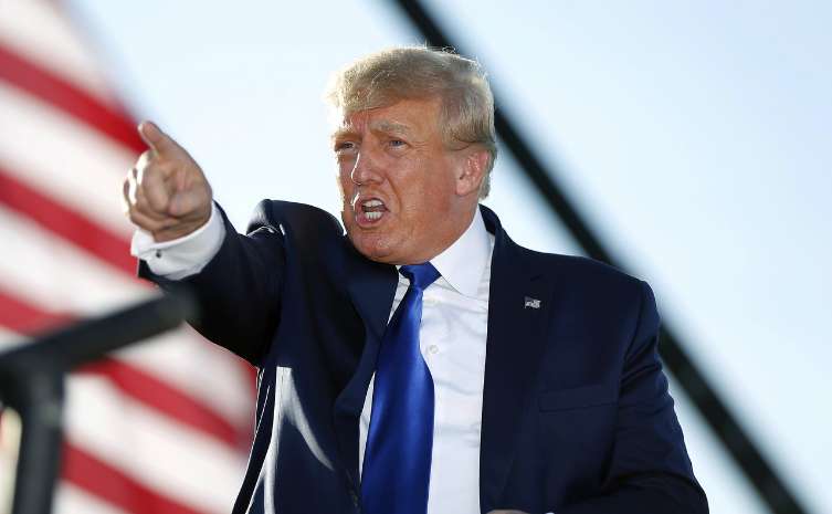 Трамп заявив, що міг би бомбити Москву