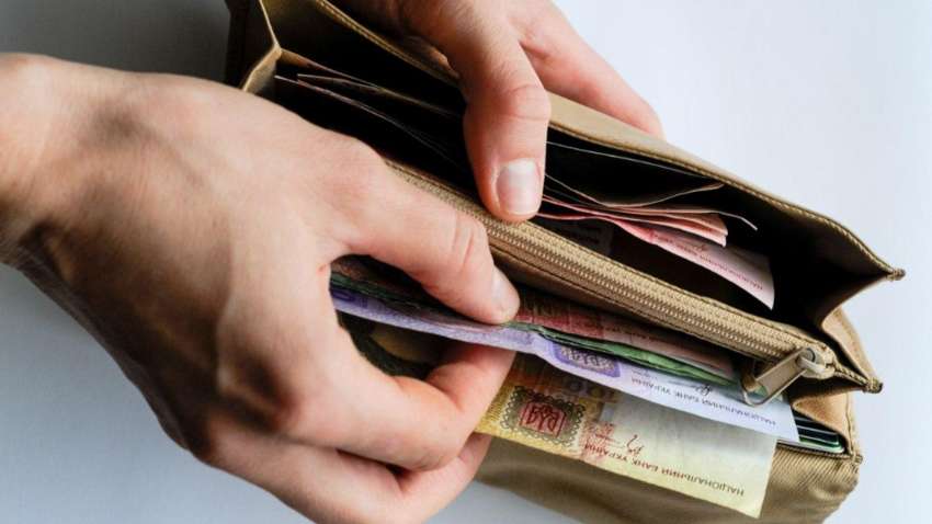 Українці отримають менші зарплати у жовтні: у ВР пояснили ситуацію