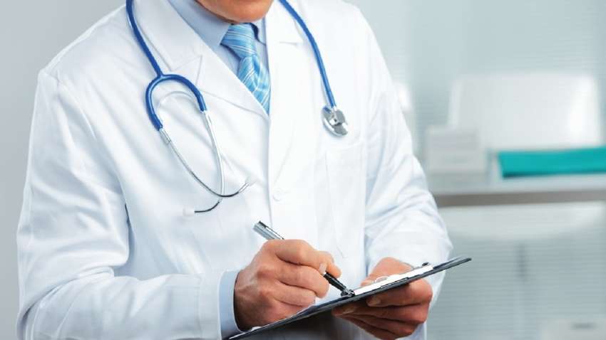 Шести медикам в Україні призначили довічні виплати