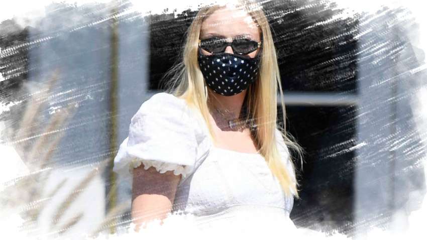 Звезда «Игры престолов» подчеркнула белым мини беременный животик во время прогулки Звезда «Игры престолов» подчеркнула белым мини беременный животик во время прогулки